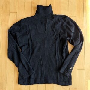 Cashmere Sutton Studio black Turtleneck size medium